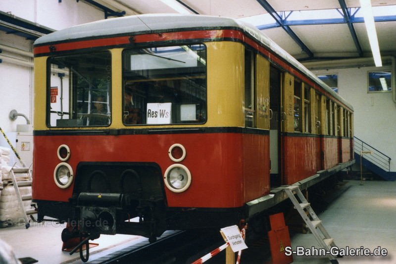 476 358 im Juni 2000 im S-Bahn Werk Berlin-Wannssee - S-Bahn-Galerie.de 476 358 im Juni 2000 im S-Bahn Werk Berlin-Wannssee - S-Bahn-Galerie.de