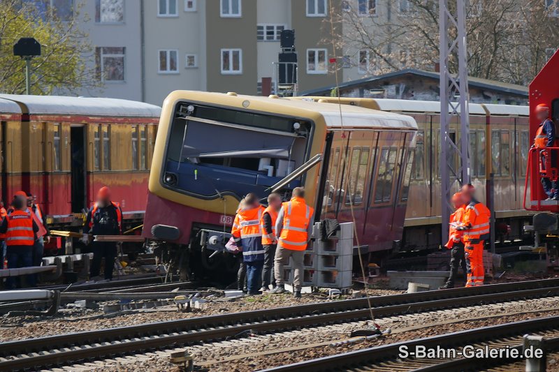 S-Bahn-Unfall am 15.04.2020 in Berlin-Lichtenberg - S-Bahn Berlin - Foto: Olaf Hoell S-Bahn-Unfall am 15.04.2020 in Berlin-Lichtenberg - S-Bahn Berlin - Foto: Olaf Hoell