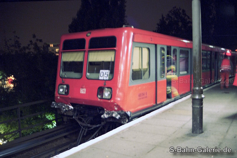 Auffahrunfall am 21.10.2001 in Ostkreuz - beteiligt waren die Viertelzüge 485 070 und 485 154 Auffahrunfall am 21.10.2001 in Ostkreuz - beteiligt waren die Viertelzüge 485 070 und 485 154