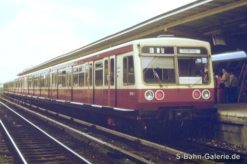 Baumuster 270 001 am 25.08.1987 in Berlin-Mahlsdorf - S-Bahn-Galerie.de Baumuster 270 001 am 25.08.1987 in Berlin-Mahlsdorf - S-Bahn-Galerie.de