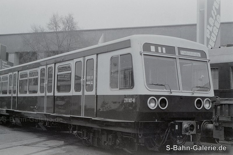 Baumuster 270 007 am 16.03.1980 in Leiptig - Messe - S-Bahn-Galerie.de Baumuster 270 007 am 16.03.1980 in Leiptig - Messe - S-Bahn-Galerie.de