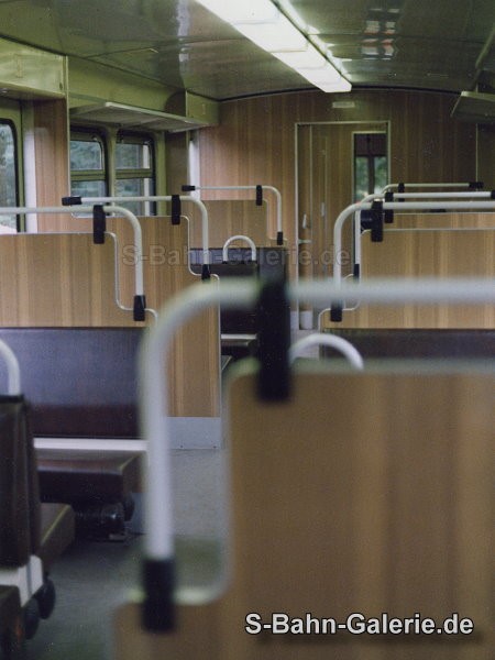 Fahrgastraum eines Baumusterzuges - S-Bahn-Galerie.de Fahrgastraum eines Baumusterzuges - S-Bahn-Galerie.de