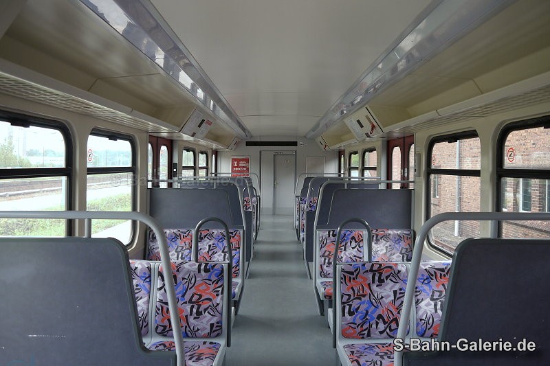 Fahrgastraum des 485 015 am 01.06.2013 in Erkner - Foto: Olaf Hoell - S-Bahn-Galerie.de Fahrgastraum des 485 015 am 01.06.2013 in Erkner - Foto: Olaf Hoell - S-Bahn-Galerie.de
