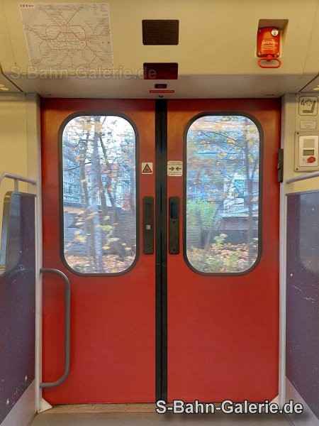 485 038 am 12.11.2023 in Oberspree - S-Bahn-Galerie.de 485 038 am 12.11.2023 in Oberspree - S-Bahn-Galerie.de
