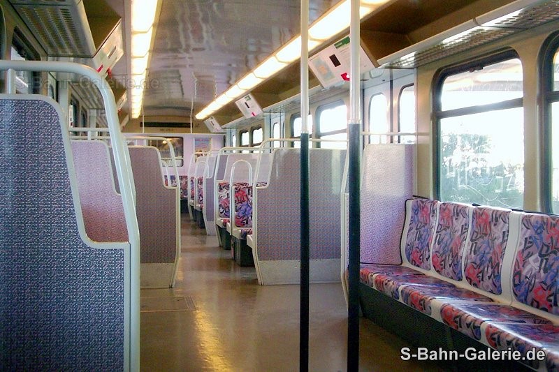 Fahrgastraum des 485 045 am 08.08.2004 in Gesundbrunnen - S-Bahn-Galerie.de Fahrgastraum des 485 045 am 08.08.2004 in Gesundbrunnen - S-Bahn-Galerie.de