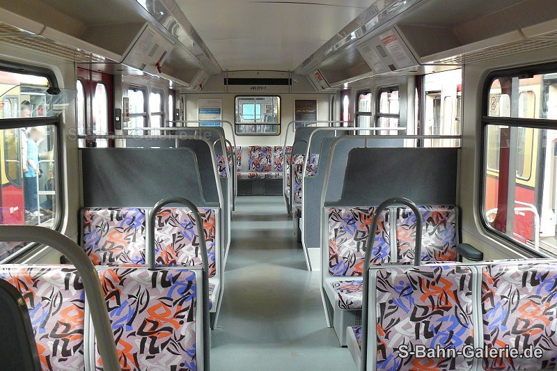 Fahrgastraum des Triebwagen 485 070 am 17.05.2008 in Erkner - S-Bahn-Galerie.de Fahrgastraum des Triebwagen 485 070 am 17.05.2008 in Erkner - S-Bahn-Galerie.de