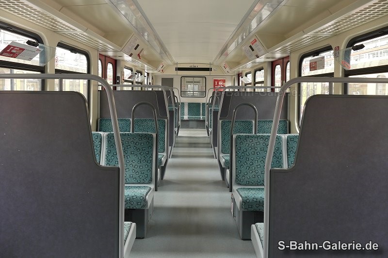 Fahrgastraum des reaktivierten 485 088 am 09.06.2013 im Bw-Grünau - S-Bahn-Galerie.de Fahrgastraum des reaktivierten 485 088 am 09.06.2013 im Bw-Grünau - S-Bahn-Galerie.de