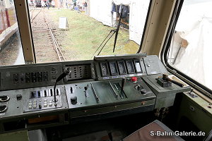 Führerstand der Baureihe 485