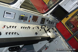 Führerstand der Baureihe 485
