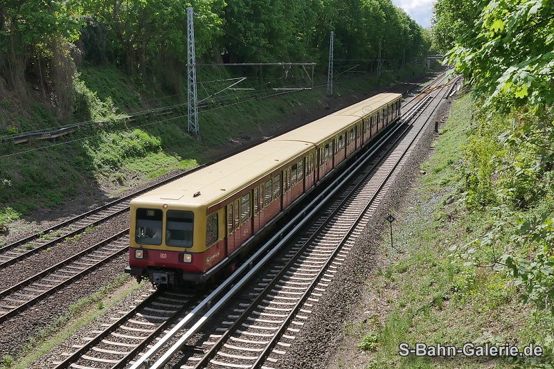 485 027 am 17.05.2021 bei Hohen Neuendorf - Foto: Olaf Hoell - S-Bahn-Galerie.de 485 027 am 17.05.2021 bei Hohen Neuendorf - Foto: Olaf Hoell - S-Bahn-Galerie.de