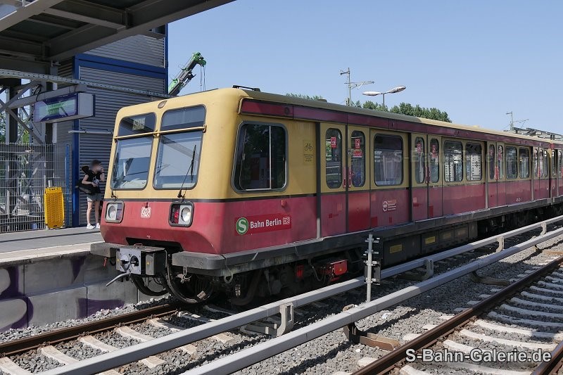 485 033 am 18.07.2021 in Berlin-Schöneweide - Foto: Olaf Hoell - S-Bahn-Galerie.de