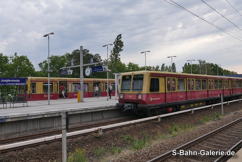 485 068 am 05.08.2022 in Jungfernheide - Foto: Olaf Hoell - S-Bahn-Galerie.de 485 068 am 05.08.2022 in Jungfernheide - Foto: Olaf Hoell - S-Bahn-Galerie.de