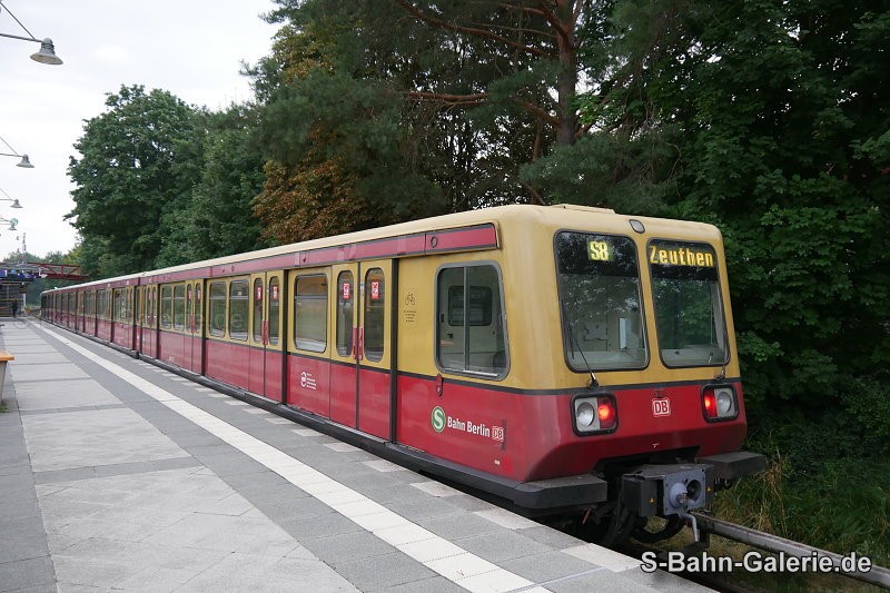 485 070 am 14.08.2020 in Bergfelde - Foto: Olaf Hoell - S-Bahn-Galerie.de 485 070 am 14.08.2020 in Bergfelde - Foto: Olaf Hoell - S-Bahn-Galerie.de