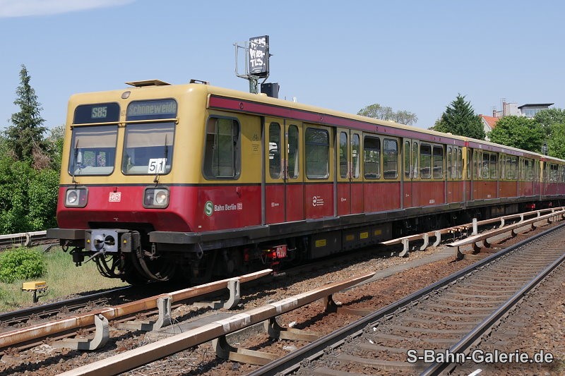 485 093 am 10.05.2018 in Bornholmer Straße - Foto: Olaf Hoell - S-Bahn-Galerie.de 485 093 am 10.05.2018 in Bornholmer Straße - Foto: Olaf Hoell - S-Bahn-Galerie.de