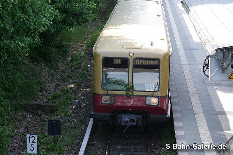 485 110 am 10.05.2018 in Bergfelde - Foto: Olaf Hoell - S-Bahn-Galerie.de 485 110 am 10.05.2018 in Bergfelde - Foto: Olaf Hoell - S-Bahn-Galerie.de