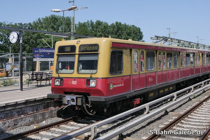 485 121 am 18.07.2021 in Schöneweide - S-Bahn-Galerie.de