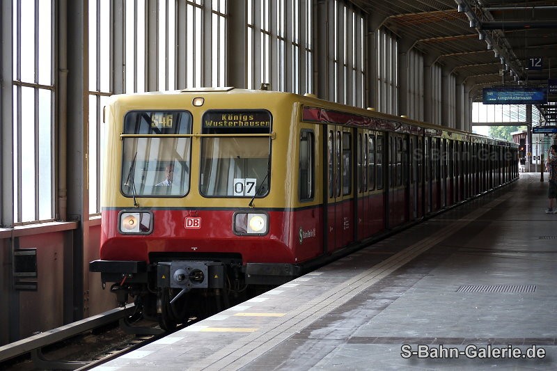 485 129 am 10.08.2013 in Schöneberg - Foto: Olaf Hoell - S-Bahn-Galerie.de