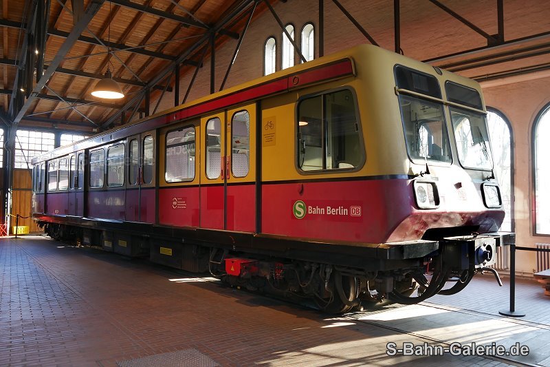 485 129 am 19.01.2025 im Deutschen Technikmuseum Berlin - Foto: Olaf Hoell - S-Bahn-Galerie.de 485 129 am 19.01.2025 im Deutschen Technikmuseum Berlin - Foto: Olaf Hoell - S-Bahn-Galerie.de