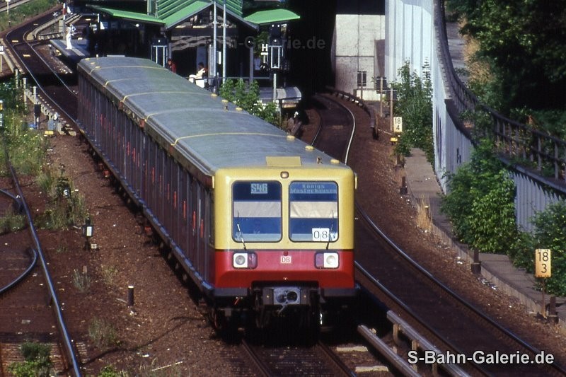Zug der Baureihe 485 am 17.07.2005 in Hermannstraße - Sammlung Olaf Hoell - S-Bahn-Galerie.de Zug der Baureihe 485 am 17.07.2005 in Hermannstraße - Sammlung Olaf Hoell - S-Bahn-Galerie.de