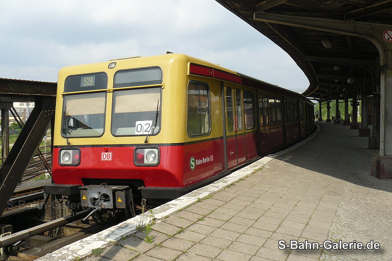Baureihe 485 als S 9 am 17.05.2008 in Ostkreuz - S-Bahn-Galerie.de Baureihe 485 als S 9 am 17.05.2008 in Ostkreuz - S-Bahn-Galerie.de