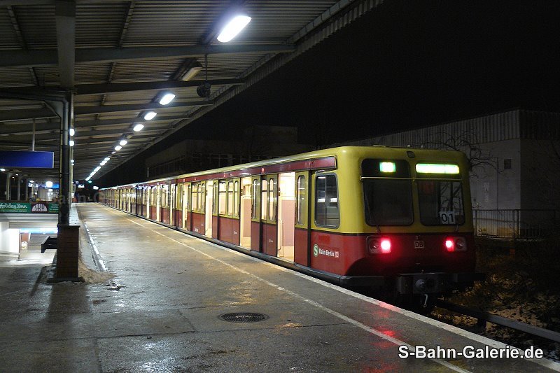 Baureihe 485 am 22.12.2009 in Schönefeld - S-Bahn-Galerie.de Baureihe 485 am 22.12.2009 in Schönefeld - S-Bahn-Galerie.de