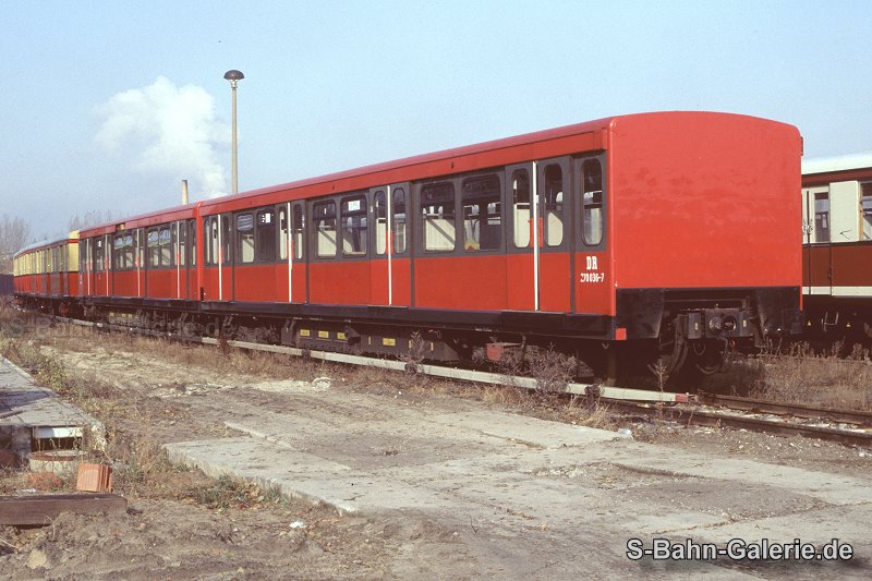 Beiwagen 270 036 im Jahre 1992 im RAW Schöneweide - S-Bahn-Galerie.de Beiwagen 270 036 im Jahre 1992 im RAW Schöneweide - S-Bahn-Galerie.de