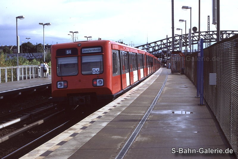 485 027 am 31.08.1998 in Bornholmer Straße - Sammlung Olaf Hoell - S-Bahn-Galerie.de 485 027 am 31.08.1998 in Bornholmer Straße - Sammlung Olaf Hoell - S-Bahn-Galerie.de