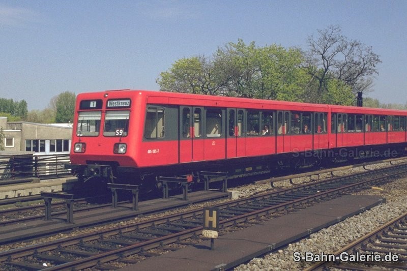 485 065 am 25.04.1995 in Berlin-Zoo - Foto: Olaf Hoell - S-Bahn-Galerie.de 485 065 am 25.04.1995 in Berlin-Zoo - Foto: Olaf Hoell - S-Bahn-Galerie.de