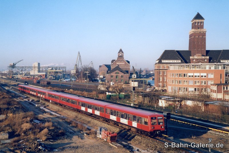 Baureihe 485 im Januar 2000 in Berlin-Westhafen - S-Bahn-Galerie.de Baureihe 485 im Januar 2000 in Berlin-Westhafen - S-Bahn-Galerie.de