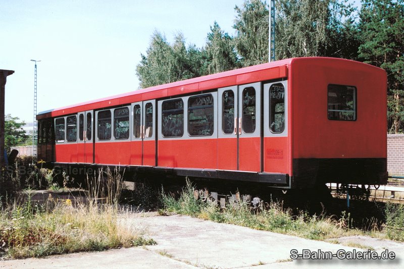 Beiwagen 885 009 im August 2003 in der Hauptwerkstatt - S-Bahn-Galerie.de Beiwagen 885 009 im August 2003 in der Hauptwerkstatt - S-Bahn-Galerie.de