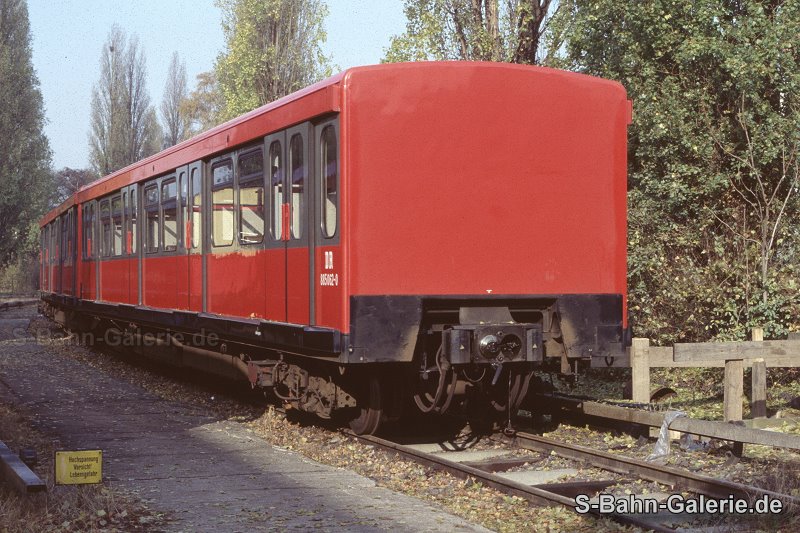 Beiwagen 885 062 im Jahre 1992 im RAW Schöneweide - S-Bahn-Galerie.de Beiwagen 885 062 im Jahre 1992 im RAW Schöneweide - S-Bahn-Galerie.de
