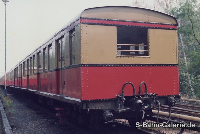 Beiwagen 275 606 um 1980 in Berlin, Bw Wannsee - Sammlung Olaf Hoell Beiwagen 275 606 um 1980 in Berlin, Bw Wannsee - Sammlung Olaf Hoell