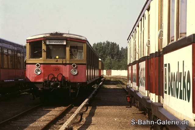475 039 am 18.09.1995 in der Hauptwerkstatt Schöneweide - Sammlung Olaf Hoell 475 039 am 18.09.1995 in der Hauptwerkstatt Schöneweide - Sammlung Olaf Hoell